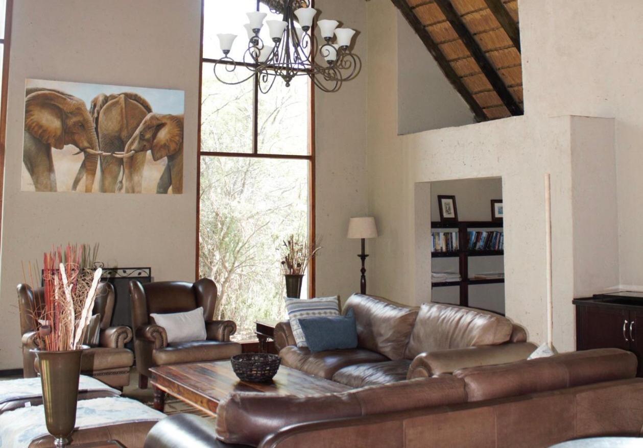 Kgorogoro Lodge Pilanesberg Buitenkant foto
